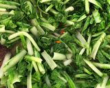 Hình bước làm 2 của món Cá bớp biển um rau cải trắng