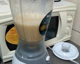 A picture of step 2 of Banana Smoothie.