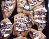 Lilahagymás-mozzarellás csirkemell recept fázis 3 fotója