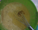 Foto langkah ke 5 dari resep Bolu pisang kukus tanpa mixer.
