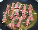 Foto del paso 3 de la receta: Puré de patatas con rollitos de carne y bacon