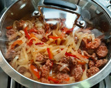 Foto del paso 3 de la receta: Guiso de longanizas (o chorizo)