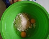 Foto langkah ke 2 dari resep Bolu Kukus Abon Ayam.