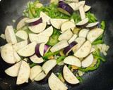 Foto del paso 3 de la receta: Ventresca de merluza con verduras, setas