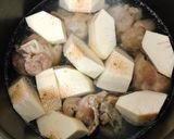 Hình bước làm 2 của món Canh Giò Heo Hầm Trái Sake