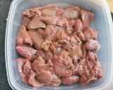 Foto del paso 1 de la receta: Pâté de higaditos de Pollo con Dátiles y Frutos  secos