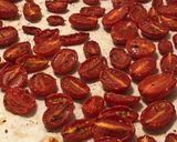 Foto del passaggio 2 della ricetta Conserva di pomodori confit
