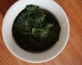 A picture of step 3 of Spinach pancake with spicy salad.