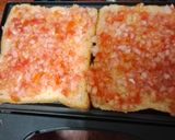 प्याज टमाटर चीज़ सैंडविच (Pyaz tamatar cheese sandwich recipe in hindi) रेसिपी चरण 3 फोटो