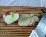 Foto del paso 3 de la receta: Torta de manzana y arándanos invertida!