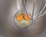 Une image de l'étape 2 de Muffins courgette mozzarella.