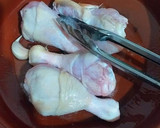 Foto del paso 1 de la receta: Muslos de pollo en salsa ligera cebollas y toque de especias