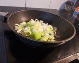 Foto del paso 1 de la receta: Wok de habas y hongos shiitake