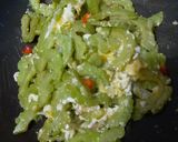 Foto langkah ke 3 dari resep Tumis Pare Telur.