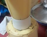 A picture of step 2 of Mango Shake.