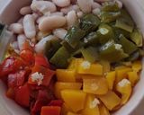 Foto del paso 4 de la receta: Ensalada de morrones asados 🥗 rojo, amarillo y verde 🫑con alubias blancas