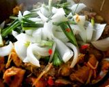 รูปขั้นตอนการทำที่ 9 ของ เมนู ตับไก่ผัดขิงสไตล์พี่รถถัง