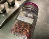 Une image de l'étape 4 de Compote de prunes, figues blanches et pétales de rose.