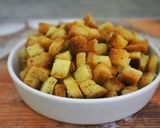 Foto langkah ke 4 dari resep Simple Crouton.