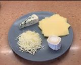 Foto del paso 1 de la receta: Pizza 🍕 4 quesos 🧀