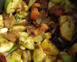 A picture of step 3 of Lauki do pyaza.