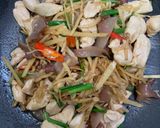 รูปขั้นตอนการทำที่ 3 ของ ไก่ผัดขิง