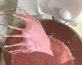 Une image de l'étape 2 de Meringue rose chantilly.