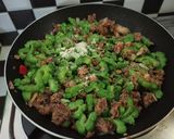 Foto langkah ke 4 dari resep Tumis Pare Oncom.