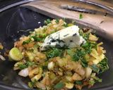 A picture of step 4 of Crustless Leek Quiche with blue cheese and chillies.