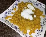 A picture of step 4 of Aloo tikki chat.