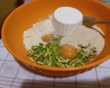 Foto del passaggio 1 della ricetta Sformato di zucchine filante al forno