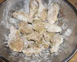 Foto del paso 2 de la receta: Trutros y alitas de pollo fritas