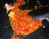 Foto langkah ke 2 dari resep Tongkol Kecap Pedas.