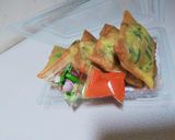 Foto langkah ke 4 dari resep Martabak telor mini isi sosis dan ayam.