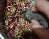 Foto langkah ke 2 dari resep Sambal Matah Petis Madura.