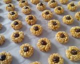 Foto langkah ke 4 dari resep Choco Peanut Thumbprint.
