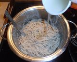 Φωτογραφία βήματος 17 της συνταγής Spaghetti με mascarpone, πράσο και λουκάνικο