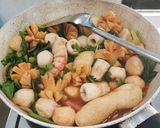 Foto langkah ke 11 dari resep Steamboat Tom Yum.