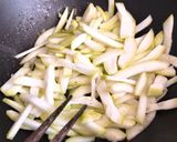 Hình bước làm 3 của món Bầu Xào Tôm