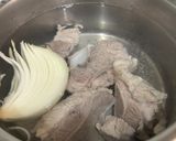 Hình bước làm 2 của món Canh Cải Chua Hầm Xương Heo