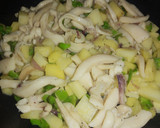 Foto del paso 5 de la receta: Calamar con papas