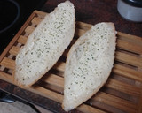 Foto del paso 1 de la receta: Pan de ajo a la plancha