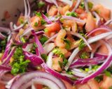 Foto del paso 3 de la receta: Salmón a la limonada con papas rústicas y ensalada a la chilena