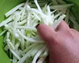 Foto langkah ke 1 dari resep Labu siam soto.