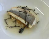 Foto del paso 4 de la receta: Dorada con guarnición de miso, puerro y mantequilla noisset además de un fumet con jengibre