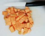 Foto del passaggio 4 della ricetta Mezzi rigatoni con melone, verdure e pancetta croccante 🌷