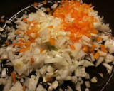 Foto del paso 3 de la receta: Salmonete con patatas, en salsa thai y azafrán
