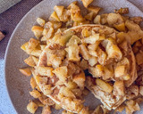 Foto del paso 3 de la receta: Tortitas de requesón con manzana y canela