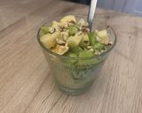 Une image de l'étape 2 de Salade pomme-kiwi au miel et noix.