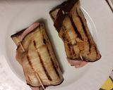 Foto del passaggio 3 della ricetta Involtini di melanzane con prosciutto cotto e mozzarella